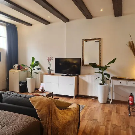 Crown Guesthouse Amsterdam-2
