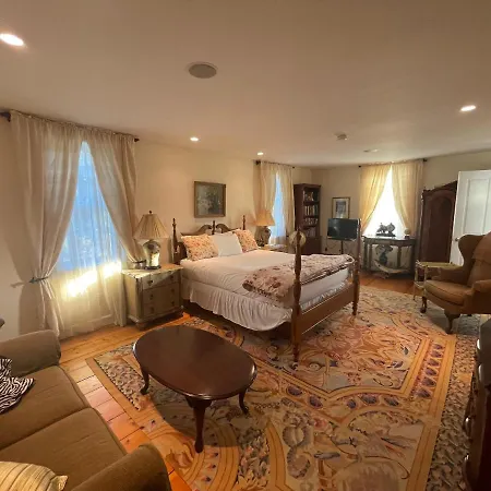 Dodds Brick House Bed & Breakfast-3