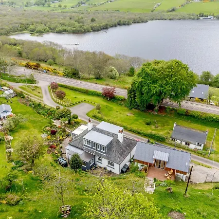 Urquhart Bay B&B-2