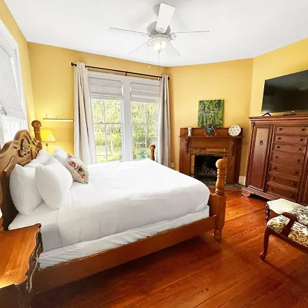 Lady Clare Room At Camellia Rose Inn Downtown-3