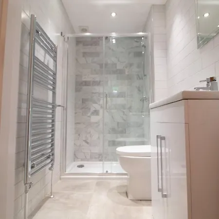Modern City Centre Rooms-3