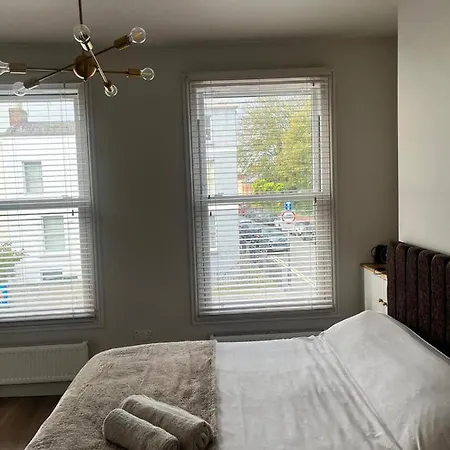 The Curious Apartment, Cheltenham-3