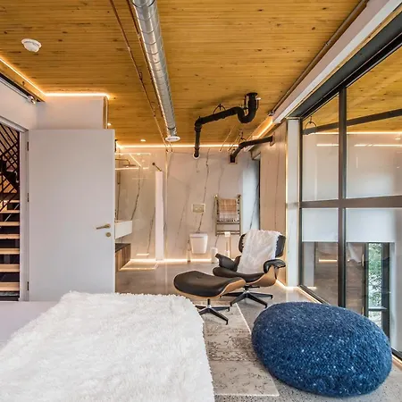 The Halifax Rooftop - Cozy Spa B&B-3