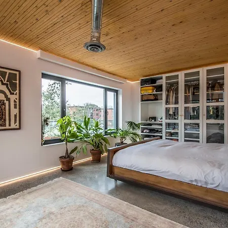 The Halifax Rooftop - Cozy Spa B&B-2