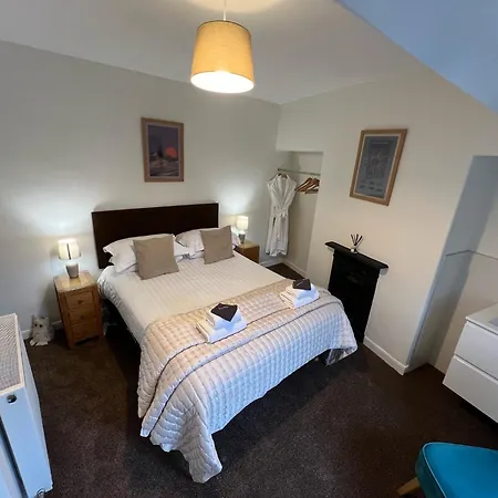 Dolly Waggon Guest House-2