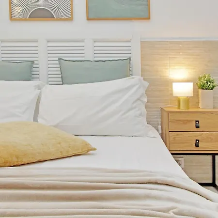 Opera Inn Suites - Rooms And Apartments-2