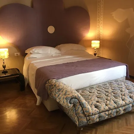 Porcellino Gallery Art Boutique Bb-2