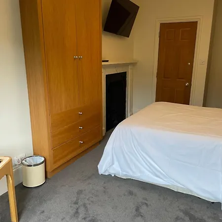 Kennington B & B-2