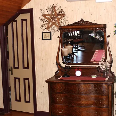 Carriage Stop Bed & Breakfast-3