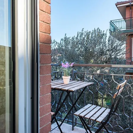 Travelershome Ciampino Rooms-3