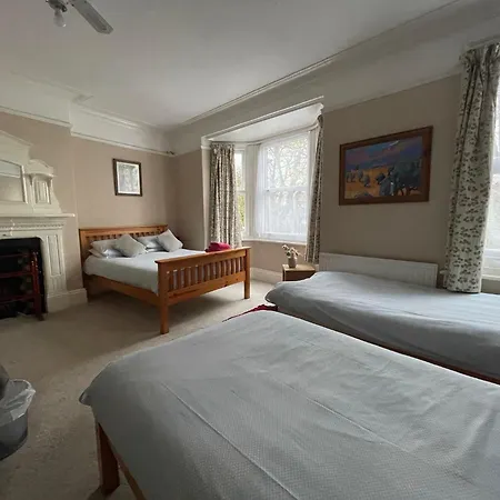 Burton Villa Guest House-3