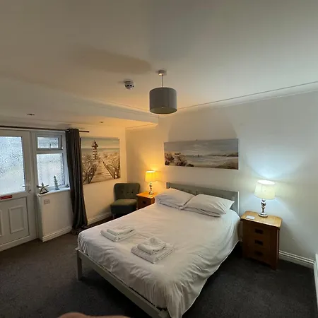 The Waves B&B-2