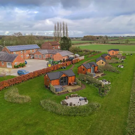 Wold Escapes, Highfield Farm-3