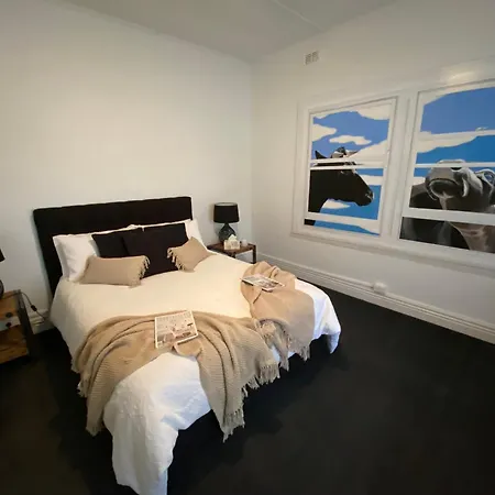 Two Cow Cottage Bed & Breakfast-3