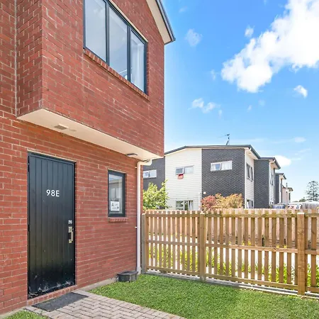 Cozy Brand New Townhouse 1-2
