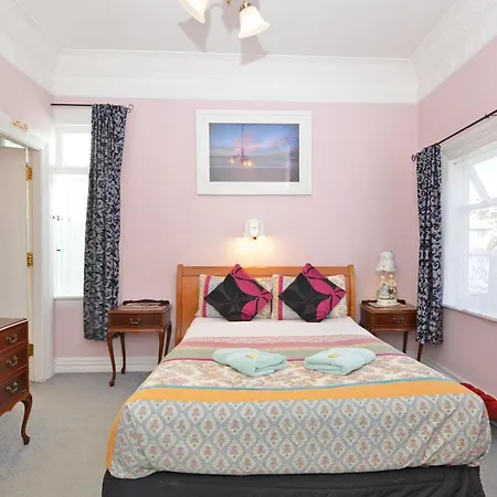 Richmond Guest House-3