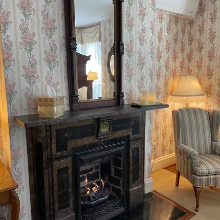 The Oaks Victorian Inn-3