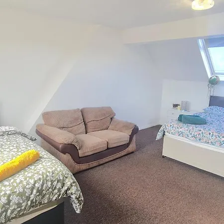 Move Inn Estates - Multiple Rooms-2
