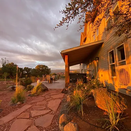 Skyridge Inn-3