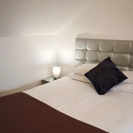 Brighton Inn Boutique Guest Accommodation-3