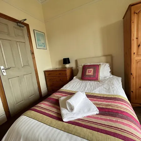 Hurst Dene Aparthotel-2