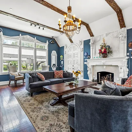The Kenwood Gables B&B-2