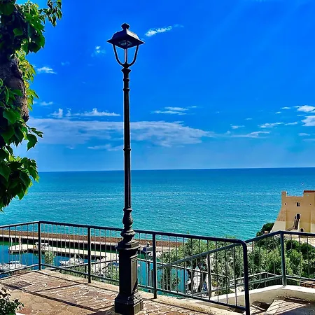 Il Mare Nel Pozzo Sperlonga Centro Storico Tutti i servizi sotto casa, a 100 mt dal mare Parcheggio multilivello adiacente, lasci la macchina e fai tutto a piedi!-3