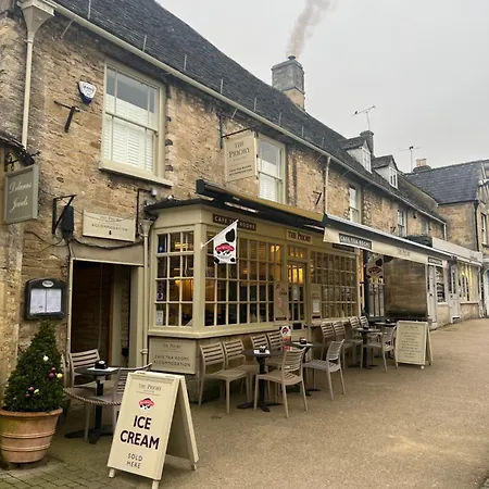 Priory Tearooms Burford With Rooms-3