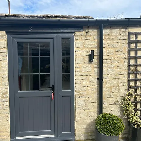 Priory Tearooms Burford With Rooms-2