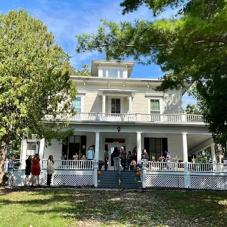 Century Elms Bed And Breakfast-3