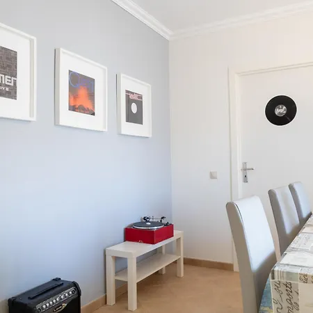 Vinyl Flat Bed & Breakfast - Rooms-2