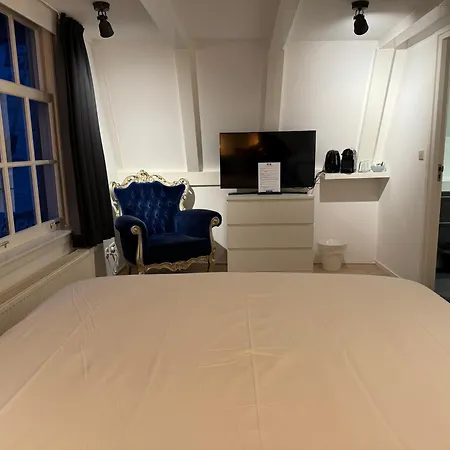 Nine Streets Inn-2