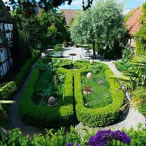 Gardens & Apotekarns-2
