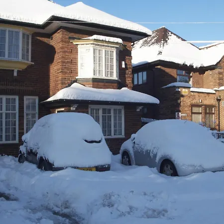 Acorn Guest House In Hull-3