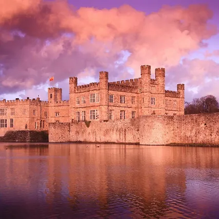 Leeds Castle Stable Courtyard Bed And Breakfast-2