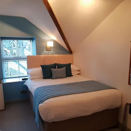Compston House B & B-3