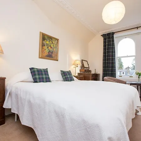 Holly Lodge-2