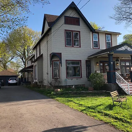 Blue Gables Bed And Breakfast-3