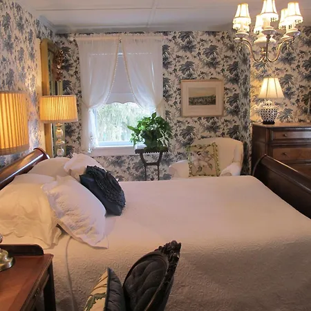 Hilltop House Bed & Breakfast-3