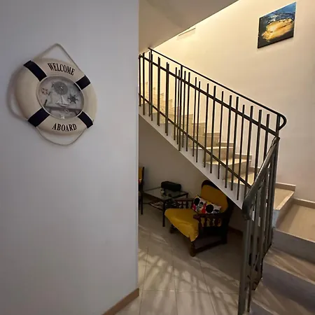 Al Porto Di Roma B&B-3