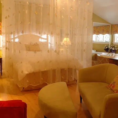 Leaside Manor-3