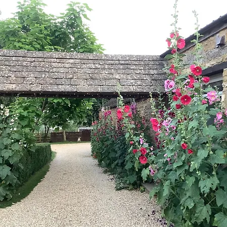 Holly House-3