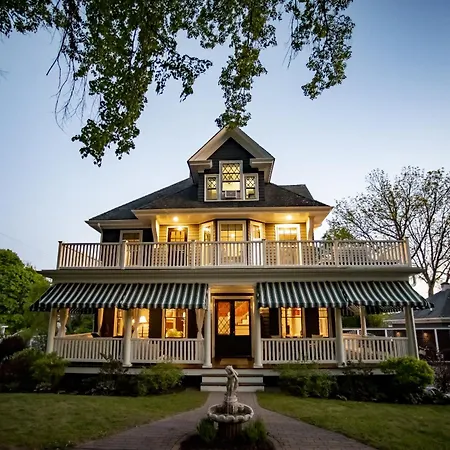 Lindenwood Inn-3
