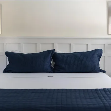 The Platinum Pebble Boutique Inn - Adults Only Property-3