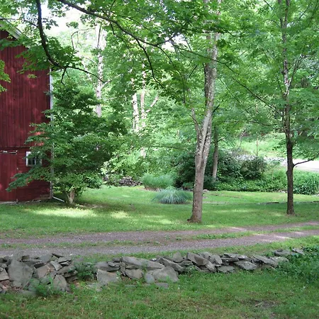 B&B On Seven Acres With Private Bed & Bath-3