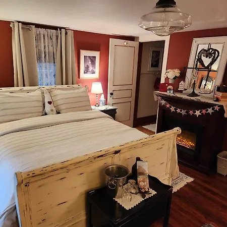 Applesauce Inn Bed & Breakfast-2