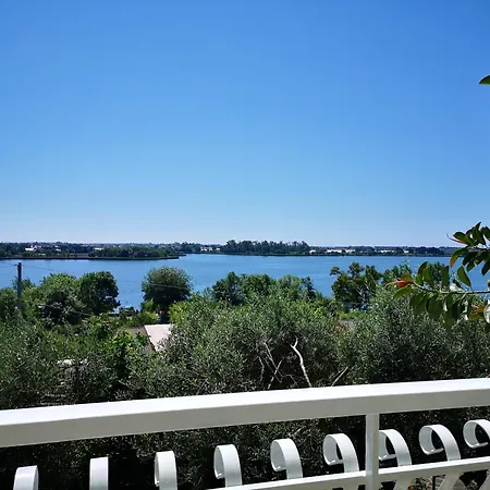 Sul lago dorato-3