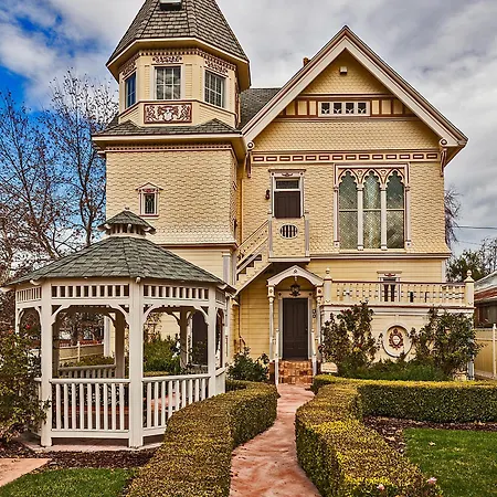 Victorian Mansion Bed And Breakfast Inn-3