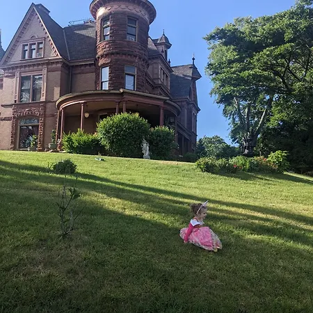 Henderson Castle Inn-2
