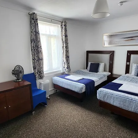 Gatwick Castle B&B-3